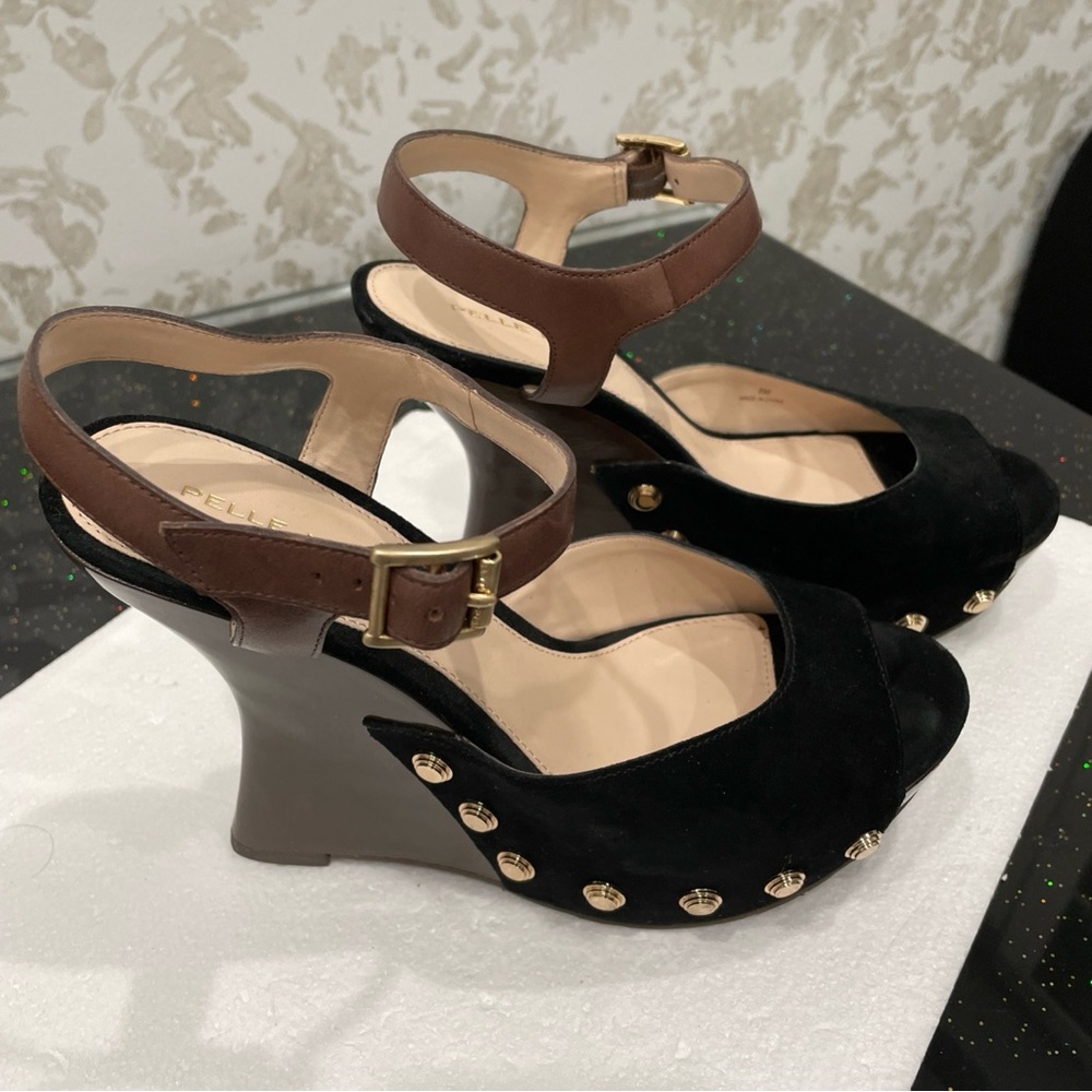Vince Camuto Elegant Black and Brown Wedge Sandals. Size 8. High heel but comfo.
